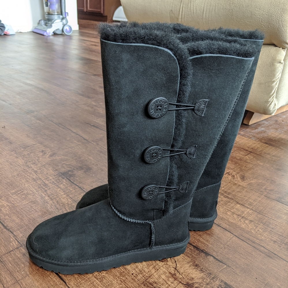 Brand New woman's size 10 uggs